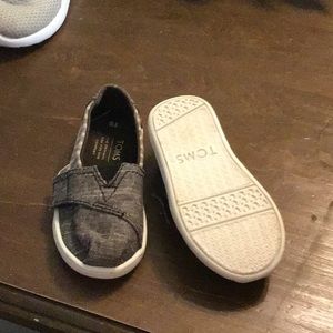 Toddler boys Toms
